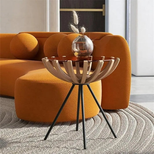 طاولة جانبية بتصميم فريد راقي