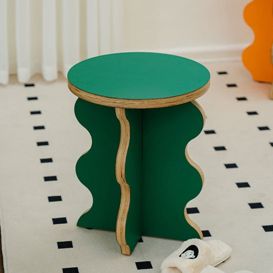 طاولة جانبية خشبية بتصميم معاصر